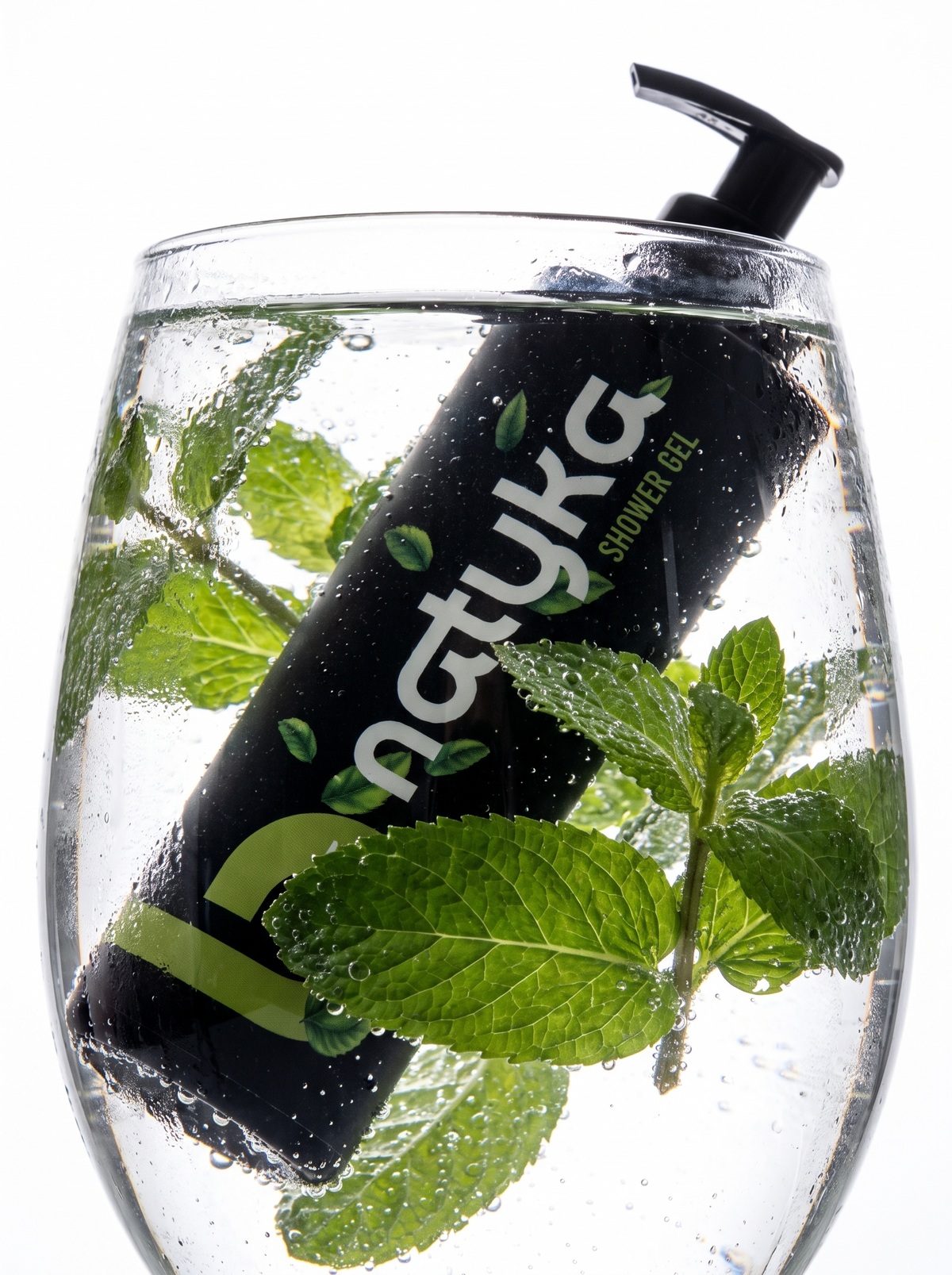 Gel douche Menthe Natyka, flacon et feuilles de menthe